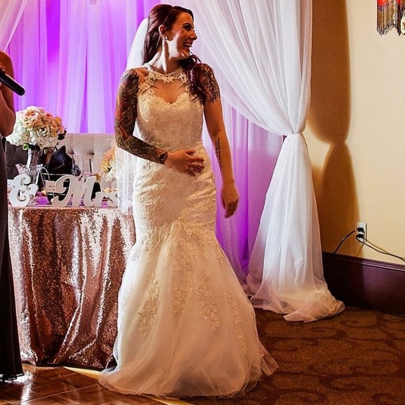 Wedding gown - Picture 5 of 5